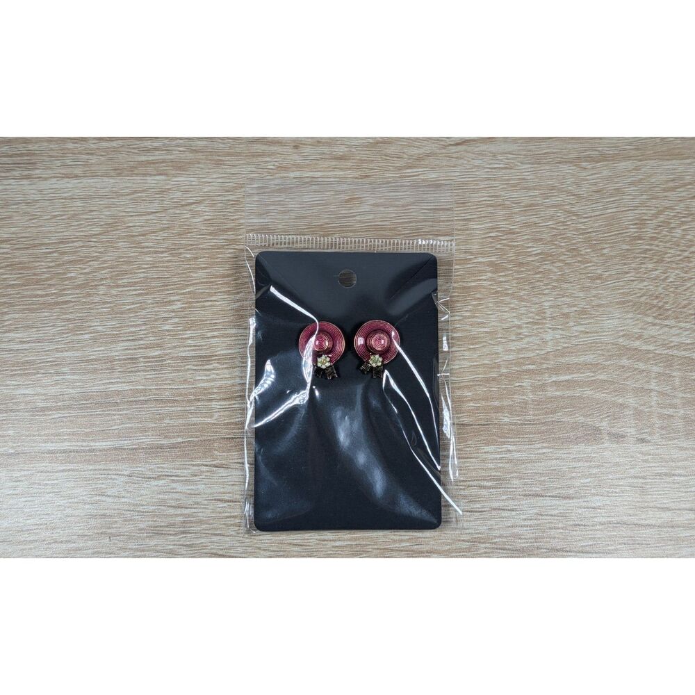 "Pink Hat-Shaped Stud Earrings with Rhinestone Flower Accent – Vintage Style